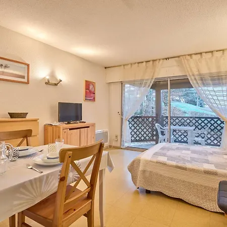 T1 Lumineux Avec Balcon Et Wifi A Barbotan, Animaux Admis - Fr-1-841-19 * 바르보탕 레 떼름므