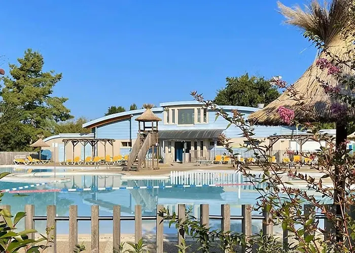 T1 Lumineux Avec Balcon Et Wifi A Barbotan, Animaux Admis - Fr-1-841-19 *